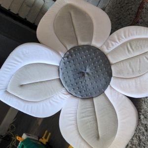 Blooming baby bath pad